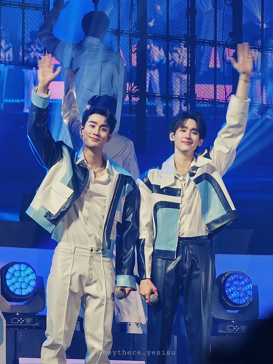 heythereyesisu's tweet photo. 🍡🦊
#lolfanfest2023
#book
#bookkasidet
#force
#forcejiratchapong
#forcebook
#gmmtv
#abossandababe
#pgun
#nongcher
#enchante https://t.co/Sv9U00ETRJ
