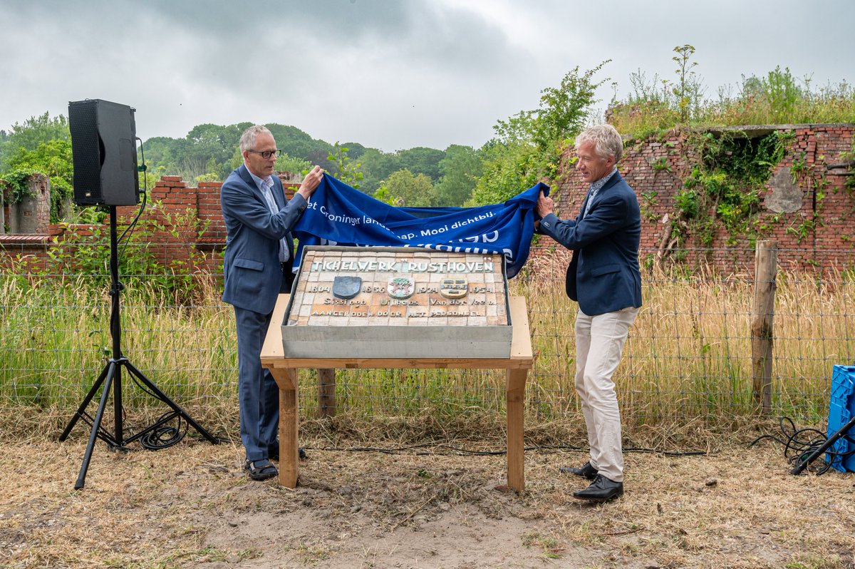 GR_Landschap's tweet image. Herinrichting van het terrein van Steenfabriek Rusthoven in Wirdum officieel afgerond! 🎉
Vanmiddag is gevierd dat het terrein succesvol is opgeruimd, gesaneerd en voorzien van een mooie wandelroute.
Hier lees je het gehele verhaal: groningerlandschap.nl/nieuws/steenfa…