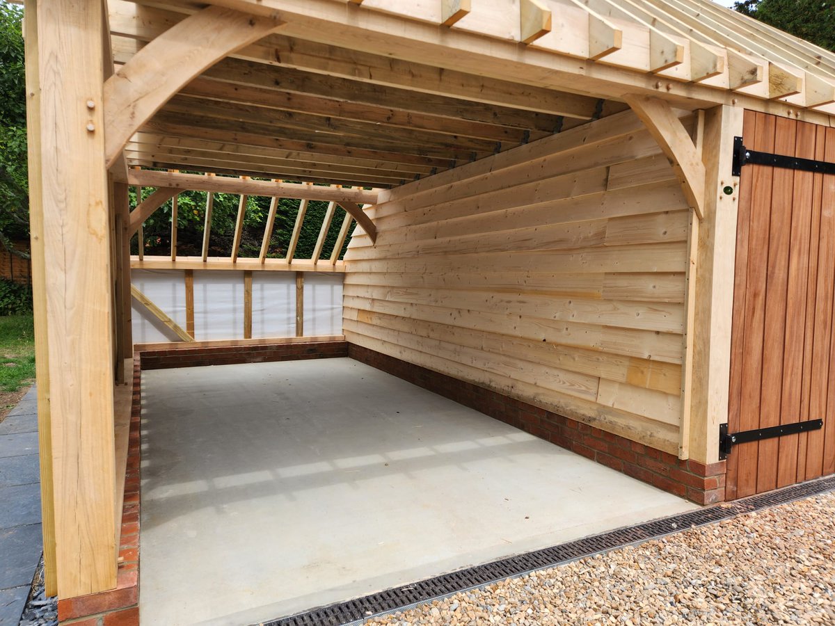 CrownOakBuildin's tweet photo. An oak framed garage assembled this week ready for the clients roofer to put the tiles on. 
#oak #carpentry #greenoak #oakframing #oakframedgarage #garages #oakbuildings #oakposts #oakbeams #softwoodweatherboard #hardwooddoors #Surrey #UK https://t.co/CL4O6UfbPf
