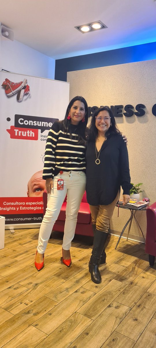 cristinaq's tweet image. Lindo recibirte en @consumer_truth tocaya! @cristinapuma. Una capa! #MakingConnection #Comunicaciones