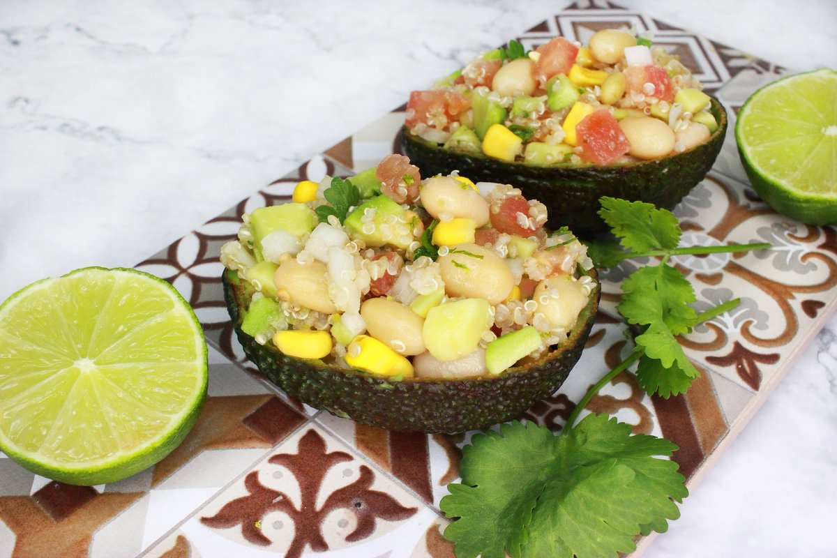 MahatsHerri's tweet photo. ¿Calor 🫠? La receta de este mes te ayudará a refrescarte: aguacates 🥑 rellenos de quinoa, pochas y un toque mexicano mmmm riquísimo 😍

Puedes ver la receta en 📖 (https://t.co/ymo4oyONFs) y en nuestro canal ▶️ (https://t.co/w77q4TJfCW)

#ConservasLodosa #pochasdenavarra https://t.co/LfJhAek94a