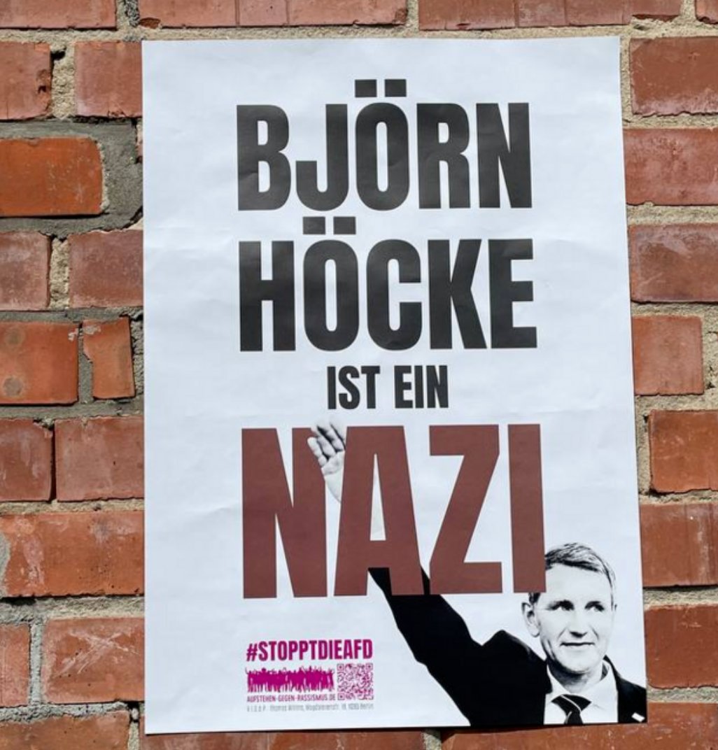 #AntifaMagazin @derrechterand ❤️ 🚩 ... 🌶️🍋🥕 (@derrechterand) on Twitter photo B. #Höcke ist ein #Nazi!
Es wird gegen mehrere Mitglieder der <a href="/vvn_bda/">Vereinigung der Verfolgten des Naziregimes-BdA eV</a> ermittelt wegen zeigen dieses Plakats. #Antifa #stoppdieafd B. #Höcke ist ein #Nazi!
Es wird gegen mehrere Mitglieder der <a href="/vvn_bda/">Vereinigung der Verfolgten des Naziregimes-BdA eV</a> ermittelt wegen zeigen dieses Plakats. #Antifa #stoppdieafd