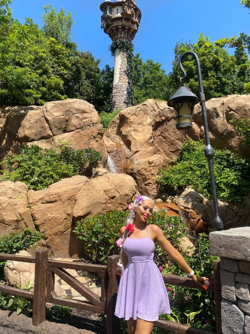 🌻🌸☀️👩&zwj;🦳👑 https://t.co/bUcQgZF6TK