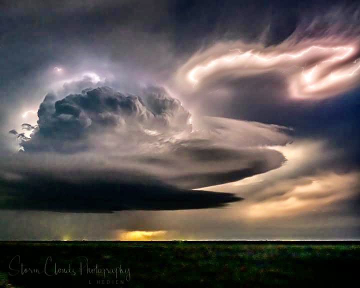 A #supercell 🌩️ #storm with #lightning near #Springfield #Colorado June 16. 😍📷 #cloudscape #weather #clouds #sky #thunderstorm #stormhour #wxtwitter #thephotohour @xwxclub #natgeoyourshot  #bestoftheUSA_weather @CloudAppSoc #nikonusa #zreators #nikonoutdoors #nikonoutdoorsusa