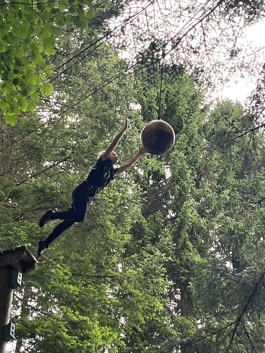 SchoolCrombie's tweet image. Group 2 are now at theTrapeze. #overcomingourfears #wobbly #superhigh #P7 P7schooltrip #30ft