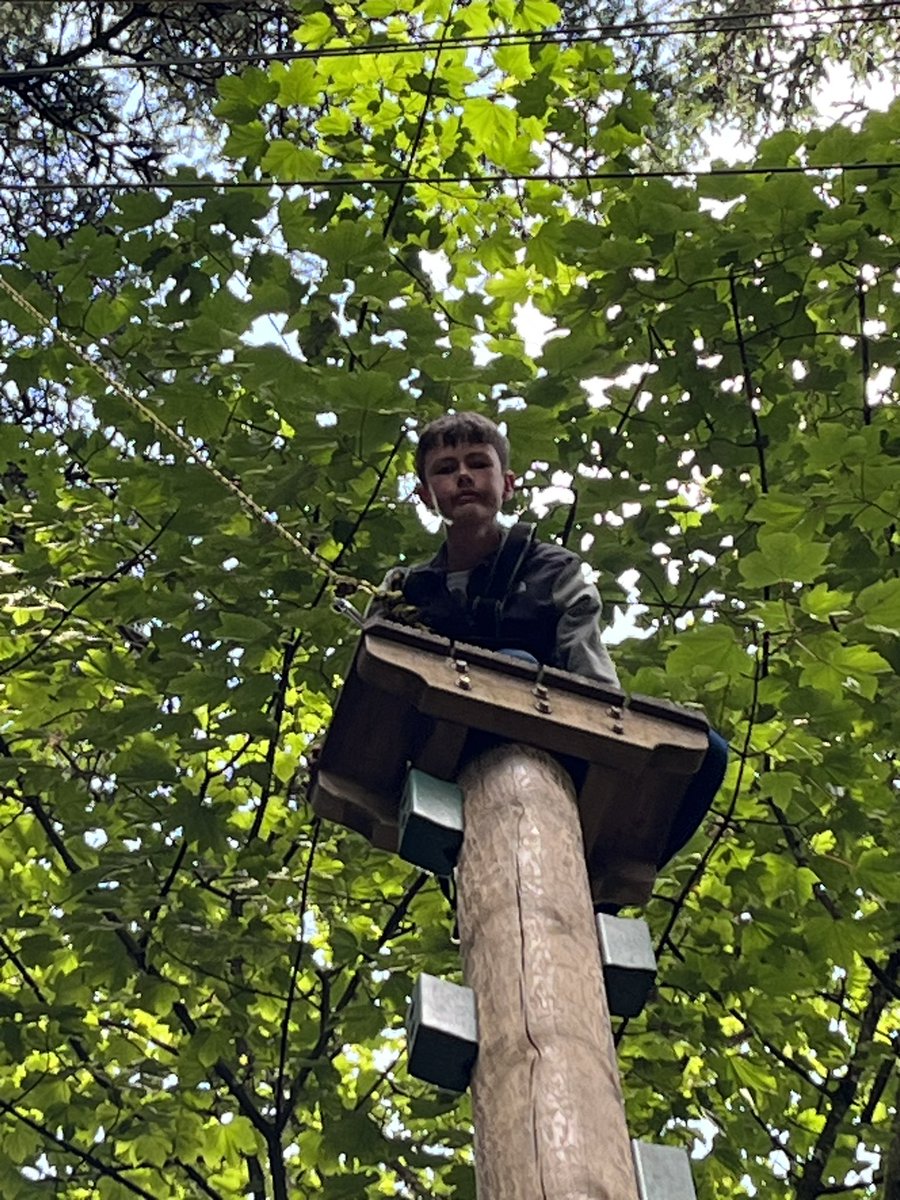 SchoolCrombie's tweet image. Group 2 are now at theTrapeze. #overcomingourfears #wobbly #superhigh #P7 P7schooltrip #30ft