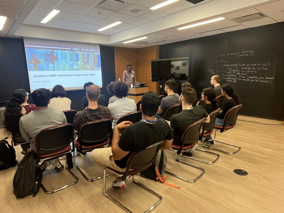 Welcome to our SQMS 2023 Intern class! Yesterday our friends @NorthwesternU hosted the students for an intro event, tour and special seminar. @Fermilab @doescience #QuantumComputing #STEM #internship