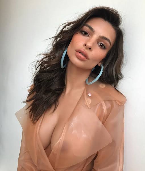 yisus143's tweet photo. @Famosashot2new A Emily Ratajkowski, de imaginar atragantar esa boquita y disfrutar de ese forro, me vuelvo loco https://t.co/de3tQHAEP6