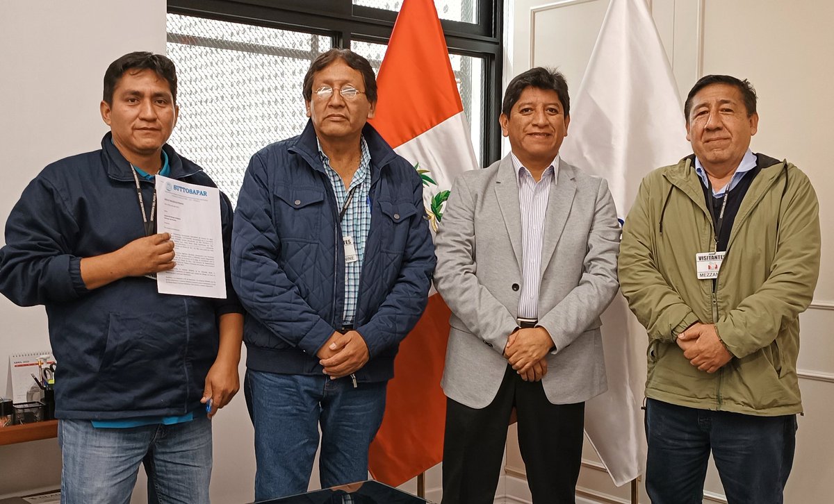suttosapar's tweet photo. Dirigentes del @suttosapar, liderados por el Sec. Gral. Miguel Cárdenas, se reunieron con el Defensor del Pueblo @Defensoria_Peru, Josué Gutiérrez. Denunciamos que @SedapalOficial viola el inicio de la #NegociaciónColectiva  (#DerechoFundamental) de trabajadores tercerizados. https://t.co/mlxq5voxFc