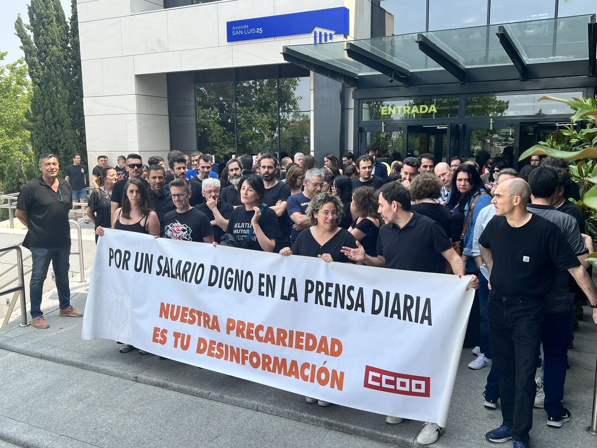 Nuevo #MiércolesNegro en <a href="/unidadeditorial/">Unidad Editorial</a>. Seguimos exigiendo una subida salarial justa para poder trabajar dignamente. ⚫️⚫️⚫️