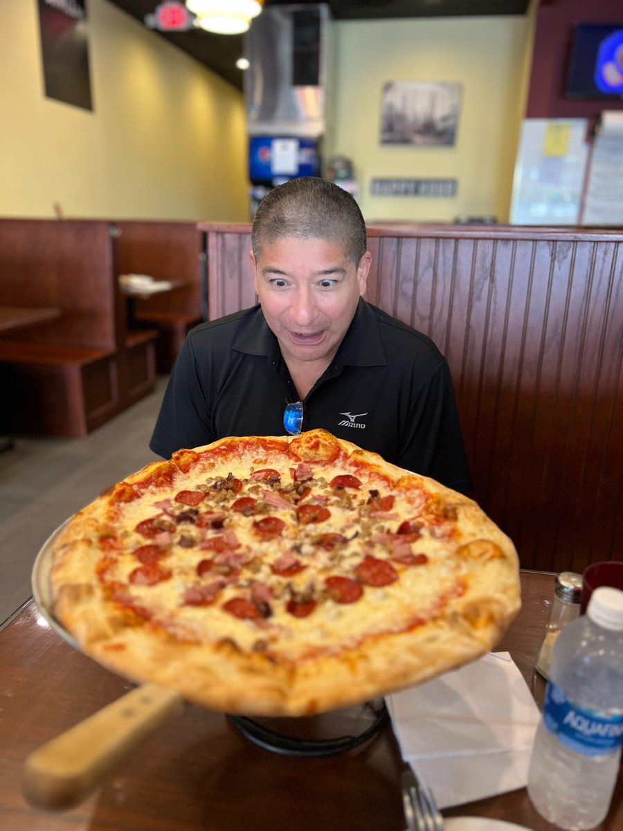 Does the pizza come before or after practice? Hmmmm @_jamesvelasquez <a href="/_denisetan/">Denise Tan</a> <a href="/sportssev1/">sportssev</a> <a href="/anthonysuntay/">Anthony Suntay</a> @NoelZarate <a href="/chiquippablo/">Chiqui Pablo</a>