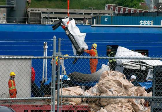 تفريغ حطام غواصة تيتان  (مواقع)