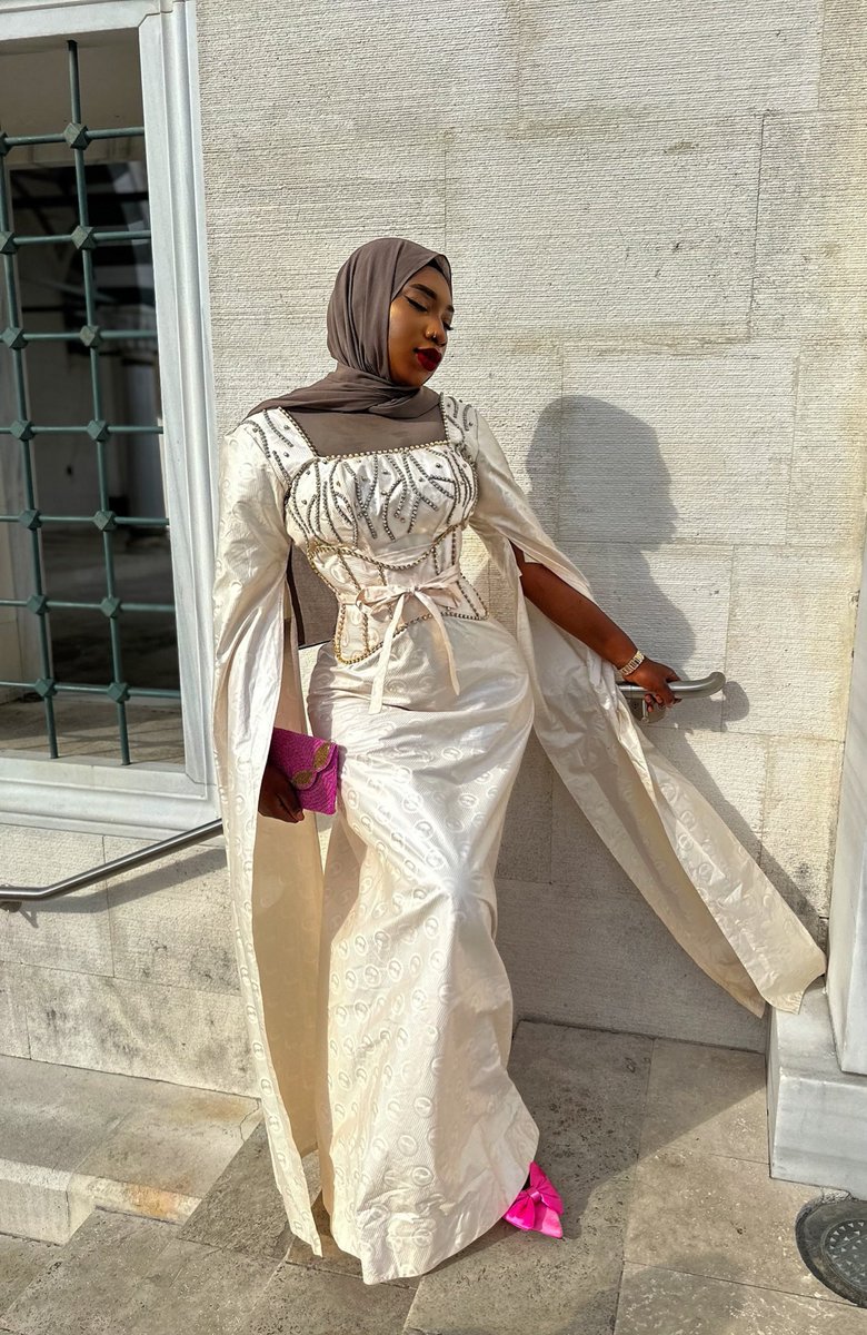 AjiMaa_x's tweet photo. After I squeeeeezed into this dress! 
#sunutabaski #sunjtobaski220 #EidAlAdha #BarkaDaSallah https://t.co/7d9SCKGLa5