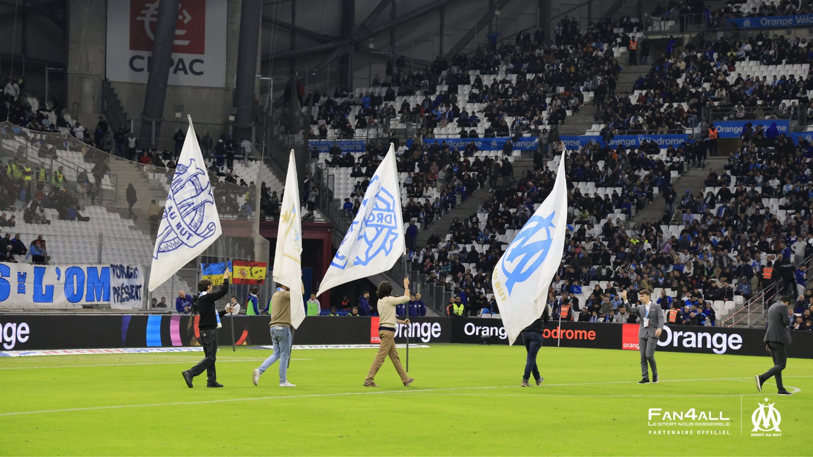 Olympique de Marseille on X: Quelle année avec @fan4allofficiel ! 🔥  Visite au Centre RLD, port du drapeau OM en avant-match, rencontres avec  les légendes du club et immersion dans les coulisses