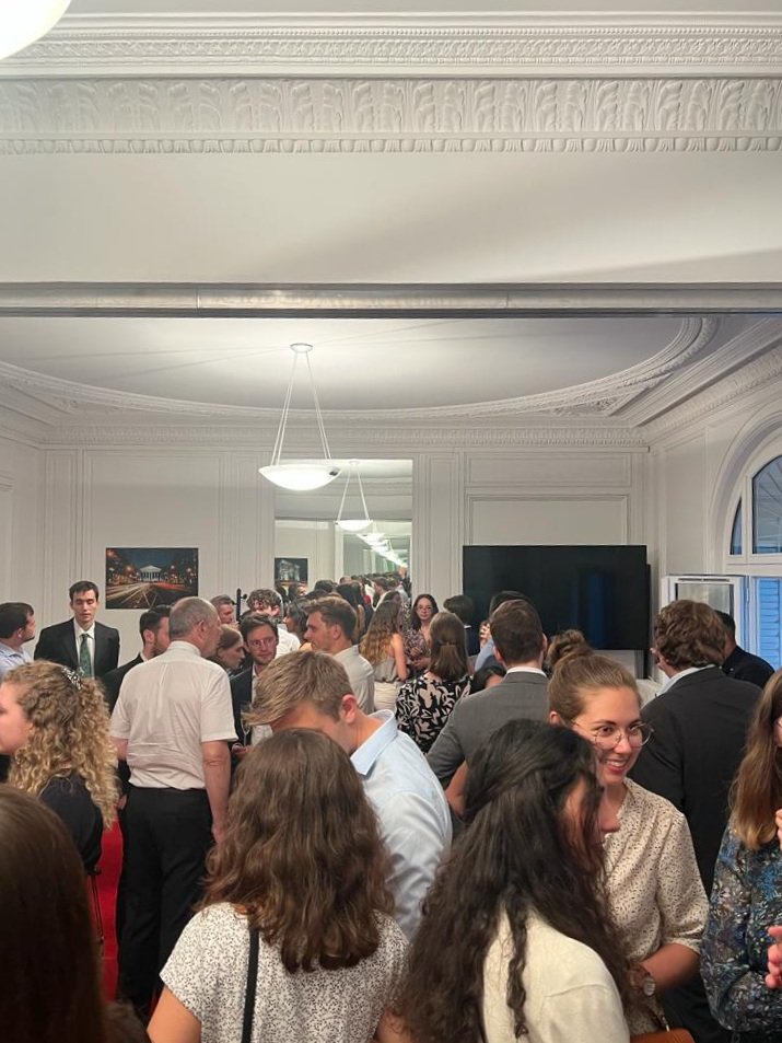 Comme chaque année, les anciennes promotions, ainsi que la promotion actuelle ont pu se retrouver lors du traditionnel cocktail des Anciens du Master, le 15 juin 2023.

L’ensemble de la promotion souhaite vivement remercier le cabinet PDGB, pour son accueil !