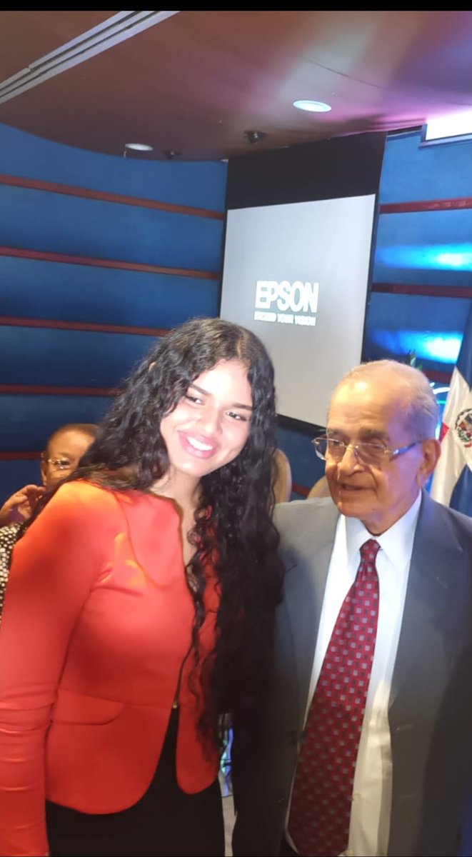 ConlaverdadKP's tweet photo. La mejor manera de decir es hacer, y en su práctica política y en sus valiosos aportes el Dr. @franklinalm ha demostrado su compromiso con la construcción de un mejor país para esta y las futuras generaciones.    Enhorabuena!! Yo feliz  y orgullosa con mi futura #neurocientista https://t.co/p3ivGK6oT2