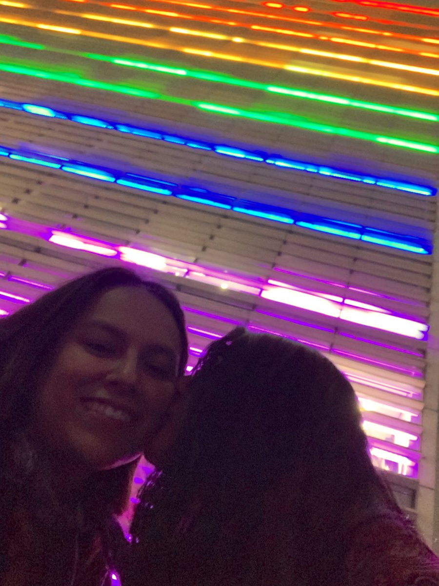 Orgullosa de ser quien soy y de amar como amo!!!

❤️🧡💛💚💙💜

#DiadelOrgullo 
#HappyPride 
#NadaQueCurar
#AmorBonito