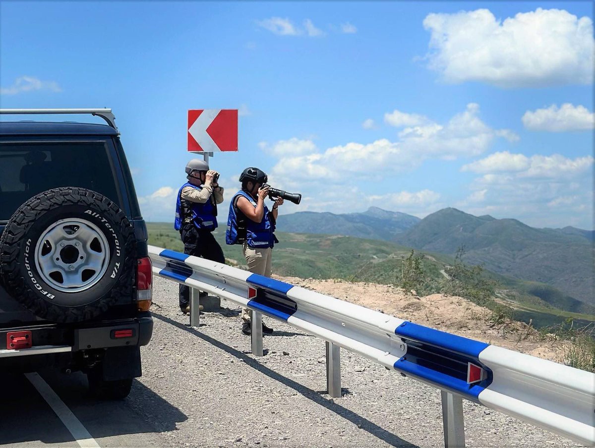 EUmARMENIA's tweet photo. We patrol daily alongside 🇦🇲-🇦🇿 border on the Armenian territory, including the entrance to Lachin corridor, to report on new military and security developments to Brussels. #EUMA impartial reporting then directly contributes to the 🇪🇺EU-led peace process in the South Caucasus. https://t.co/frAJRvHxAq