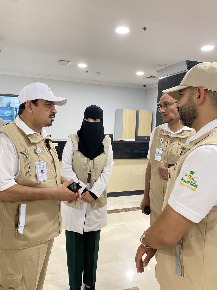 makkah_hc's tweet photo. #جولة | 📸

معايدة الرئيس التنفيذي لـ #تجمع_مكة_المكرمة_الصحي الدكتور/ حاتم العُمري كذلك إدارة الشؤون الخدمة الإجتماعية ممثلةً بقسم التوعية الدينية والدعم الروحي والإدارة التنفيذية للشراكات المجتمعية للمرضى الحجاج المنومين بمستشفى #منى الطوارئ . 

#بسلام_آمنين 
#لتبقى_مكة_بصحة https://t.co/D5iHjiQXF7