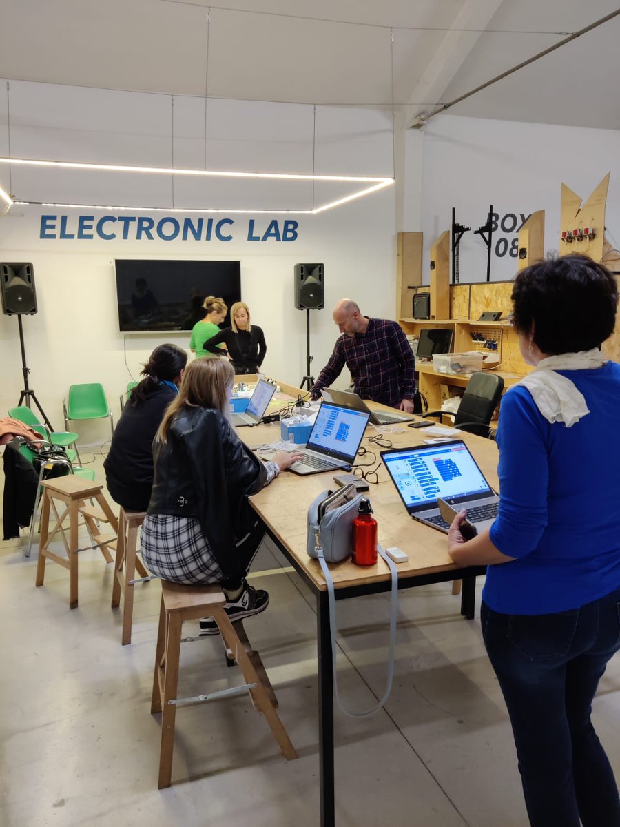 "Anche gli insegnanti continuano ad imparare"
In fase di organizzazione delle prossime attività abbiamo pensato anche a loro e siamo pront* a darvi tutte le informazioni necessarie sui percorsi in programma da settembre. Per maggiori informazioni formazione@megahub.it

#scuola