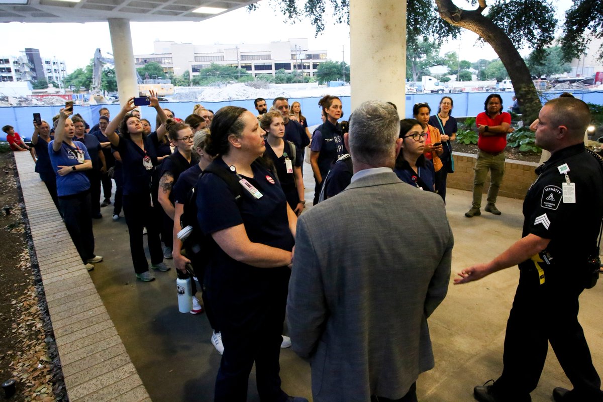 NationalNurses's tweet photo. After yesterday's historic #RNStrike at @Ascensionorg facilities in Austin and Wichita, nurses are ready to get back to work to care for our patients.

Instead, we were greeted at all three hospitals by security guards and told we will be locked out for three days. https://t.co/404FmM5YXx
