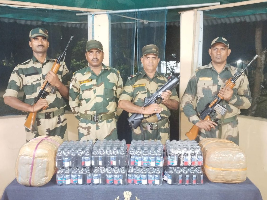 BSF_Tripura's tweet photo. As part of continuous endeavour to keep the #IndiaBangladesh international border crime-free, vigilant troops of #BSF #Tripura  seized 35.3 kgs Ganja, 337 btls Phensedyl syrup &amp; other contraband items worth ₹ 17,71,100/-&amp; 1320/- BD Taka.

#FirstLineOfDefence 
#GuardiansOfBorder https://t.co/7wL90MkTTq