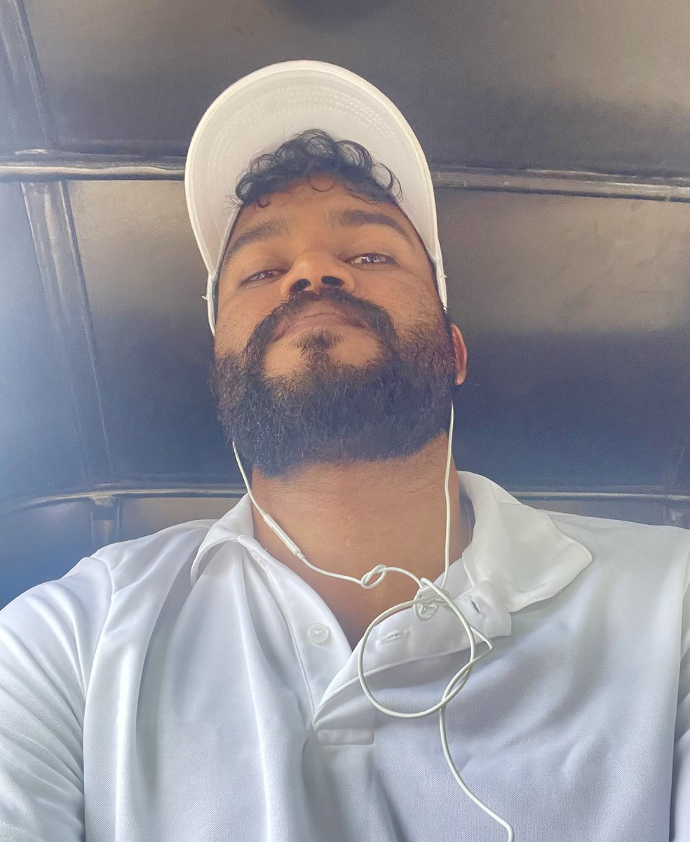 jith_joseph's tweet photo. Rainy weather and my fav white t-shirt <3 :) :) 
#monsoon #theycallmeHARPIC :D https://t.co/fXSIKq8UsI