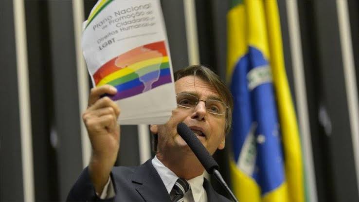 yankisner's tweet photo. Bolsonaro se tornar INELEGÍVEL no mês do orgulho LGBTQIA é uma das ironias mais HONROSAS da vida #DiaDoOrgulho https://t.co/MVYp3XeMOV