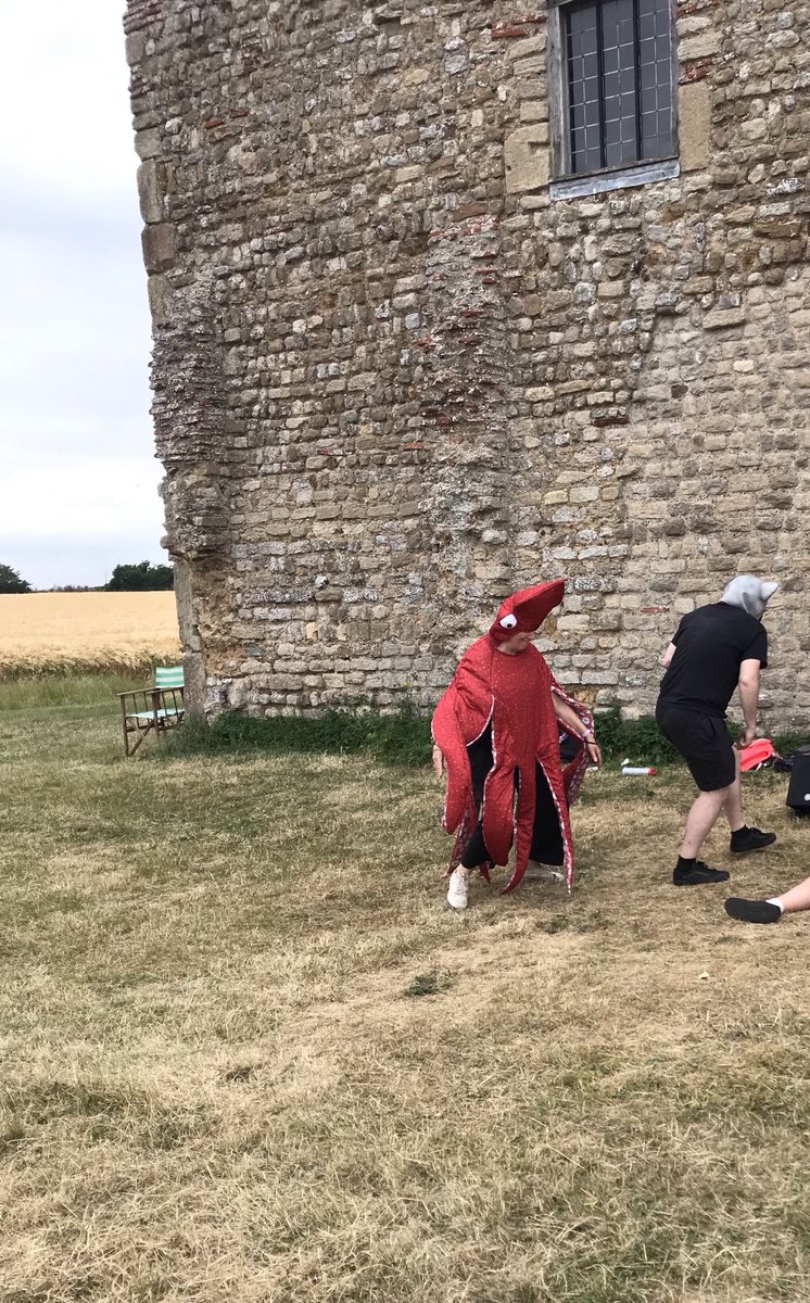 Another great day at Bradwell welcoming schools on pilgrimage. It was good to have ⁦@bishcolchester⁩ (and his Teddy Bear) with us today and we love watching ⁦<a href="/artlessUK/">Artless Theatre Co.</a>⁩ especially the octopus! ⁦<a href="/chelmsdio/">Chelmsford Diocese</a>⁩ ⁦<a href="/ChelmsDiocEd/">Chelmsford Diocesan Board of Education</a>⁩