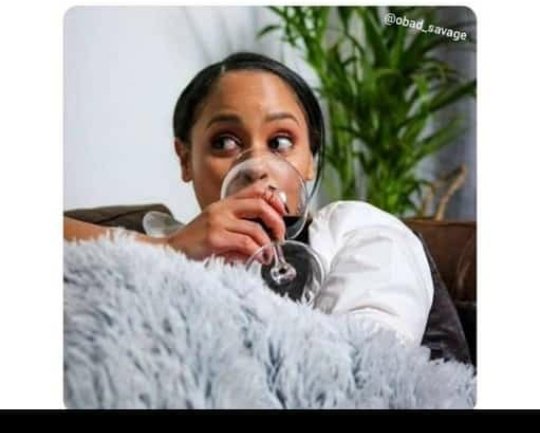 Tshego_Phokane's tweet photo. @VillageGuluva @Msenti91657768 He's saying you broke,wena oreng?👀 https://t.co/nlRCyLI5eE