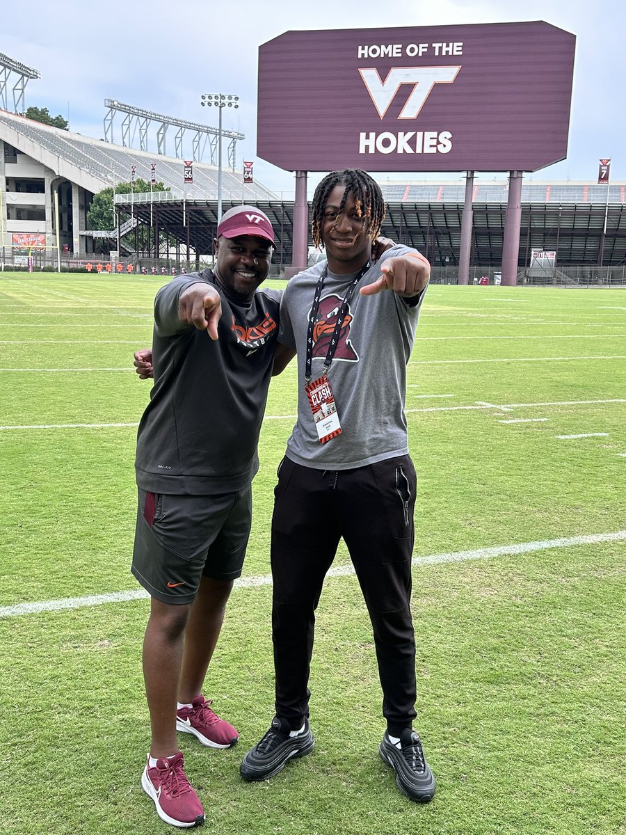 Had a great visit @HokiesFB ! enjoyed seeing the campus and watching the camp as well as talking ball with @CoachdjCheetah .  Appreciate the love  be back soon  !
#GoHokies 
@Coach_Marve 
@CoachShawnQuinn 

@CoachNice_SMHS