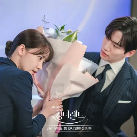 Admittedly have reservations about King the Land, but giving it a chance in hopes it won't actually follow through on its Jinxed at First vibes 🤞 Let's make this trope mix more creative, hmm?

#WednesdayWatchlist #KingTheLand #JunHo #YoonA #AhnSeHa #GoWonHee #KimGaEun