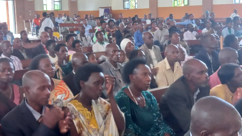 <a href="/KambandaAntoine/">Antoine Cardinal KAMBANDA</a> <a href="/davimugiraneza/">Mugiraneza David</a> <a href="/RwandaLocalGov/">Ministry of Local Government | Rwanda</a> <a href="/RwandaEast/">𝐄𝐚𝐬𝐭𝐞𝐫𝐧 𝐏𝐫𝐨𝐯𝐢𝐧𝐜𝐞 | 𝐑𝐰𝐚𝐧𝐝𝐚</a> <a href="/Unity_MemoryRw/">Ministry of National Unity and Civic Engagement</a> <a href="/iassumpta/">INGABIRE Assumpta</a> <a href="/JCMusabyimana/">J Claude Musabyimana</a> <a href="/dusengiyumvas/">Samuel DUSENGIYUMVA</a> <a href="/EKGasana/">CG (Rtd) Emmanuel K GASANA</a> Mu ijambo yagejeje ku bitabiriye, Umunyamabanga Nshingwabikorwa w'Akarere <a href="/davimugiraneza/">Mugiraneza David</a> yashimiye Nyiricyubahiro Antoine Karidinale Kambanda waje kwifatanga n'abakristu <a href="/BugeseraDistr/">Bugesera District</a>, anashimira by'umwihariko umusanzu wa Kiriziya Gatolika ya #Nyamata mu rugendo rw'isanamitima