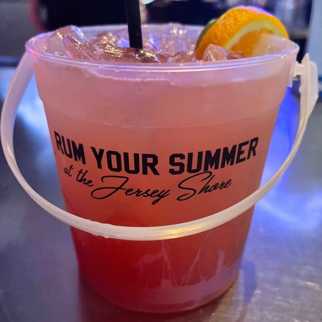 Summer is officially here and that means it's time for rum buckets! 😋

Can you finish one yourself or will you be sharing with friends? 🌴

#adamgoodsportsbar #ac #atlanticicty #tropicana #nj #trop #sportbar #40ozbeer #homeofthe40oz