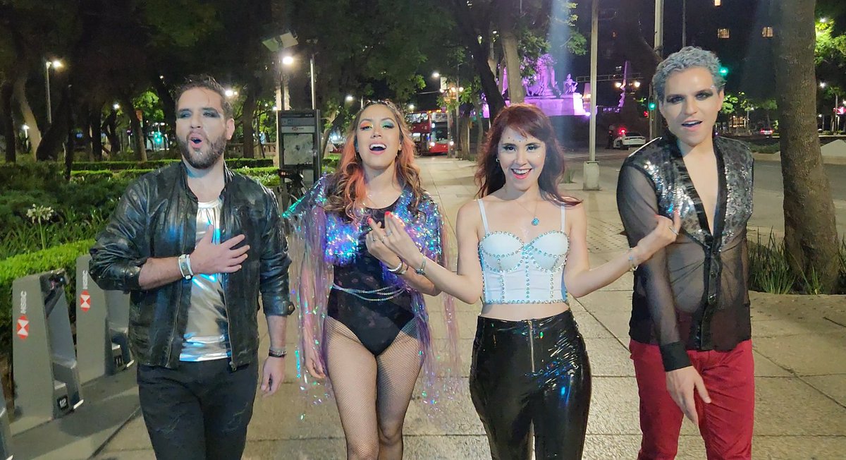 ShowNightOf's tweet photo. Siento amor, siento amor, siento amor… 🎶 

🌈👉🏻 https://t.co/w3QQ56QmC1

#shownight #music #ifeellove #loveislove #pridemonth https://t.co/1CkRitd9aK