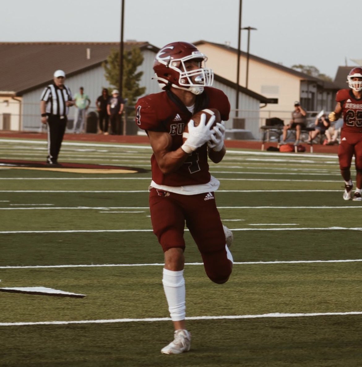 sportsinkansas's tweet photo. Adrion Seals of Eudora earned SIK First-Team All State honors at DB last season as a junior 🏈 

He had 41 total tackles with 3 interceptions as the Cardinals went 8-2, falling to eventual 4A state champion Bishop Miege in the round of 16.
He also had 382 receiving yards with 5 TDs on offense.

#sportsinkansas
