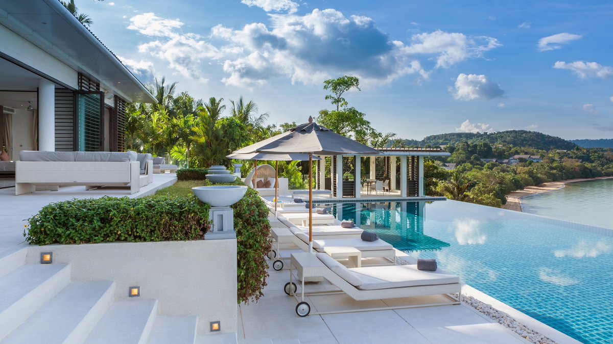 onefinestay's tweet photo. What better place to savour the mesmerising vistas of Thailand than from the pool of an exclusive Thai villa? 

From enjoying an early morning dip to sipping sunset cocktails poolside, these six gorgeous vistas will captivate you from morning to night. 

https://t.co/XcpUCEGsqZ https://t.co/OVYBK67Ml7