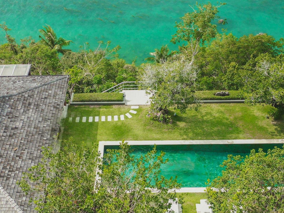 onefinestay's tweet photo. What better place to savour the mesmerising vistas of Thailand than from the pool of an exclusive Thai villa? 

From enjoying an early morning dip to sipping sunset cocktails poolside, these six gorgeous vistas will captivate you from morning to night. 

https://t.co/XcpUCEGsqZ https://t.co/OVYBK67Ml7
