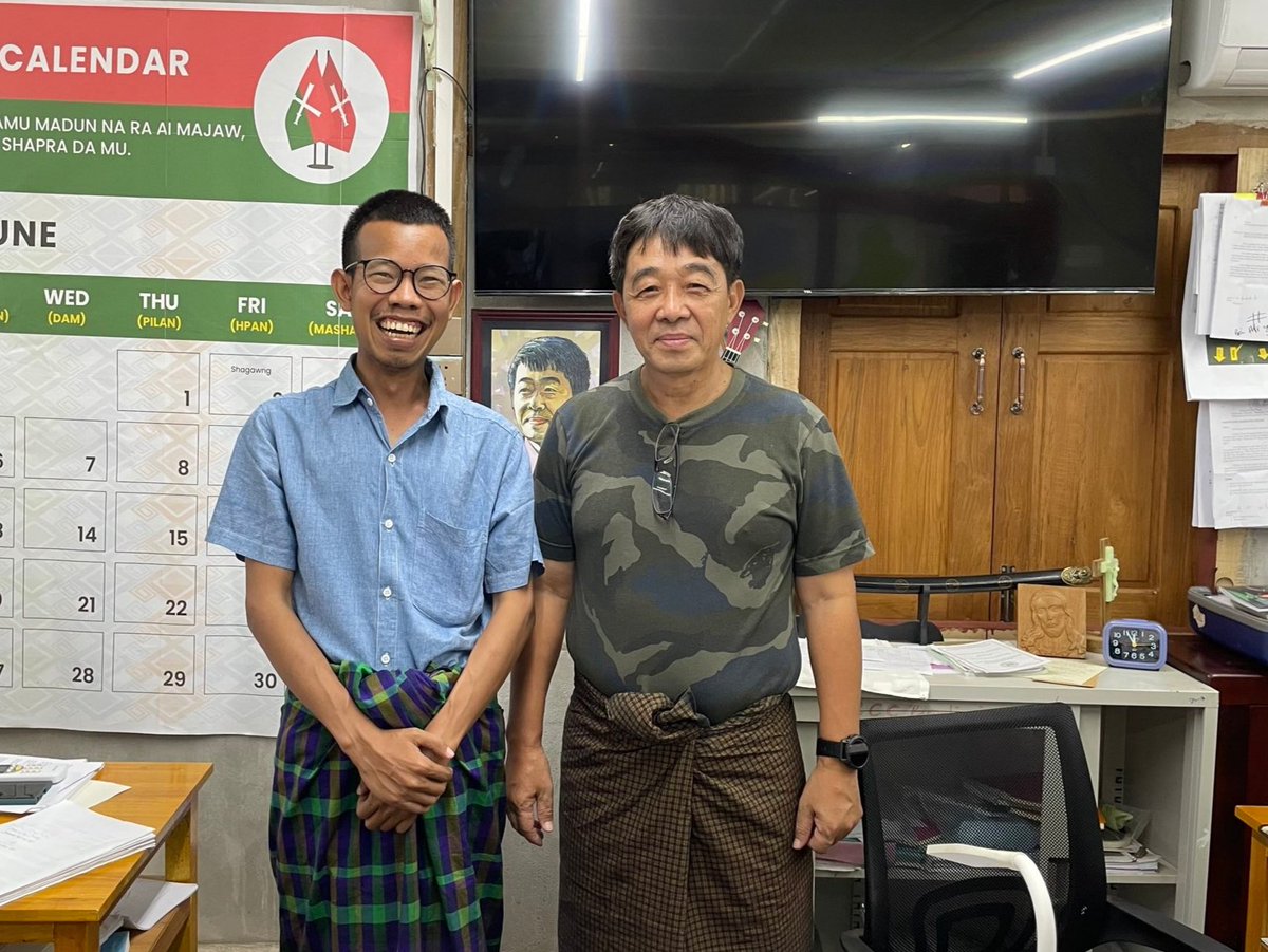 ဒီတော်လှန်ရေးကြီးမှာ ကချင်လွတ်လပ်ရေးအဖွဲ့ကြီး (KIO) ရဲ့ အခန်းကဏ္ဍနဲ့ ပါဝင်မှုက ကြီးမားလှပါတယ်။

ဖက်ဒရယ်ဒီမိုကရေစီပြည်ထောင်စု တည်ဆောက်ရေးအတွက် ရင့်ကျက်တဲ့ အတွေး၊ ကျယ်ပြန့်တဲ့ ရှုမြင်မှု၊ ခိုင်မာတဲ့ ယုံကြည်ချက်ရှိတဲ့ KIO ခေါင်းဆောင်ကြီးတဦးဖြစ်တဲ့ ဒူကဘာ ဂွမ်မော်နဲ့ တွေ့ဆုံခဲ့စဉ်က။