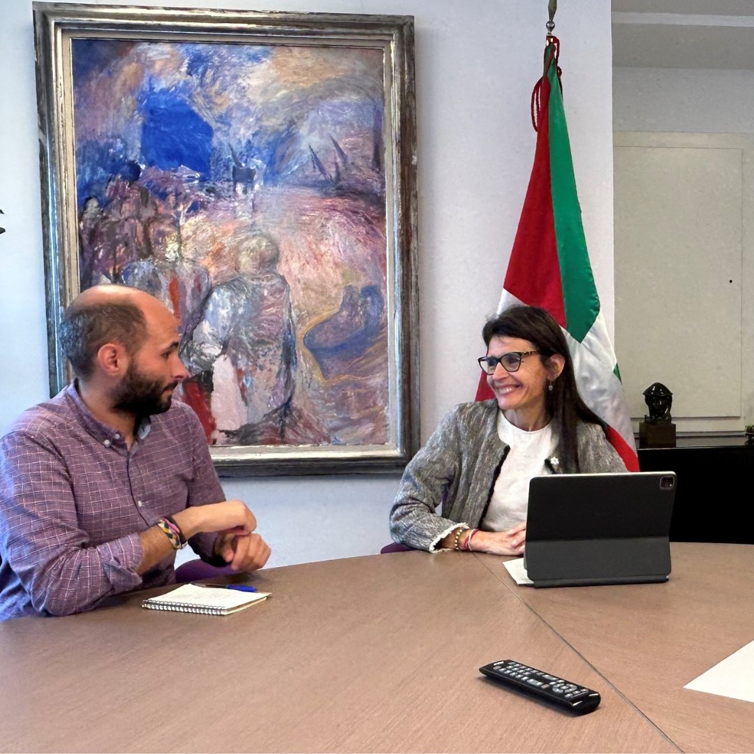 🤝 <a href="/nerea_melgosa/">Nerea Melgosa</a> sailburuak topaketa izan du gau #AitorBedialauneta @EuskalGorrak federazioren presidentearekin

👌 Zeinu-hizkuntzaren erabilera areagotzea aztertu dute

👉 ow.ly/cR0o50OZzwh