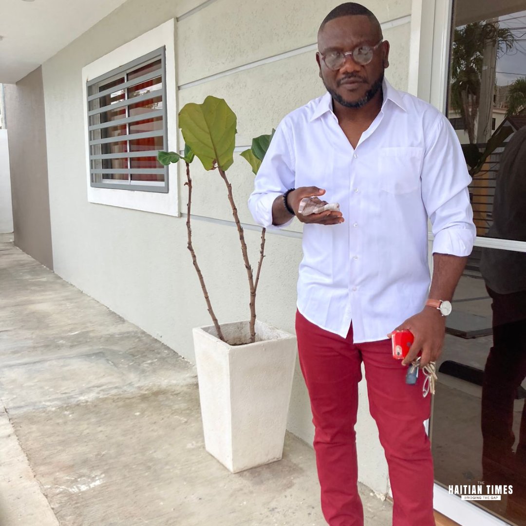 HaitianTimes_'s tweet photo. #DistantNeighbors | Many Haitians have managed to carve out a comfortable existence in the DR. With their professional backgrounds, formal education &amp; some financial means; they can earn a living working for local enterprises or in their own businesses. https://t.co/4lsO3iK7O3 https://t.co/Z8oUpIzS13