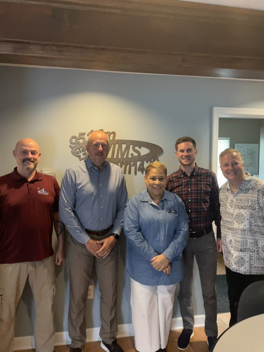 WIMSRADIO's tweet photo. Amazing days here at the WIMS studio with our incredible community partners 🎙️🎉 Big thank you to @MichianaHumane, La Porte Economic Advancement Partnership and @MichCityLaPorte, @FBGIndiana, @HospiceCalumet

#WIMS #localradio #nwi #communityoutreach #radio #michianahumanesociety https://t.co/lsPZfGywLH