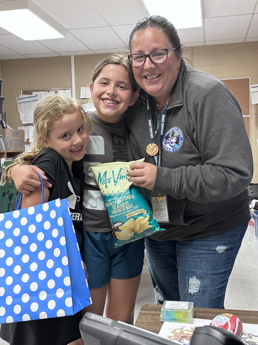 Celebrating the year end with these amazing friends <a href="/Thompson_Creek/">Thompson_Creek</a> 💜