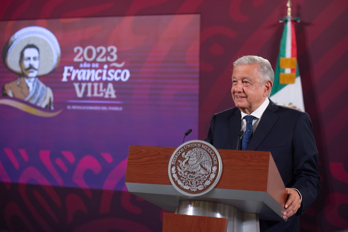BresLuis's tweet photo. La mañanera a lo largo de su historia se ha distinguido por algo y eso lo tiene claro tooooodo el país,es un programa que nos cuesta millones de pesos a todos los mexicanos solo para que López Obrador desahogue su frustración,complejos y escupa su odio y grilla.. da hueva. 🤢🤷 https://t.co/ze9gtGtgY7