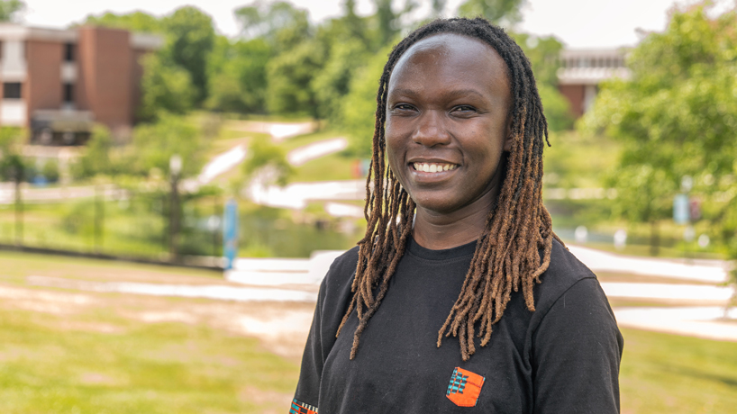 Biology doctoral student Ketra Oketcho aims to improve global food security through research at Danforth Plant Science Center #UMSLglobal #UMSLproud 
blogs.umsl.edu/news/2023/06/2…