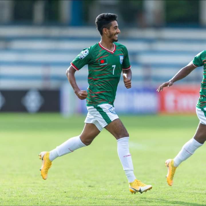 md_rifatgazi10's tweet photo. Alhamdulillah 🇧🇩⚽️♥️
Congratulations Team Bangladesh 🇧🇩❤️

𝗙𝗨𝗟𝗟-𝗧𝗜𝗠𝗘 | Bangladesh 🇧🇩 3 - 1 🇧🇹 Bhutan

After 14 years, Bangladesh reached the semi-finals of the SAFF Championship.👏🏻🤩

#SAFFChampionship2023 | #BFL | #BANBHU
#winnerteam 
#SM7
#SAFFCHAMPIONSHIP 
#Bangladesh https://t.co/uW12HXMR4E
