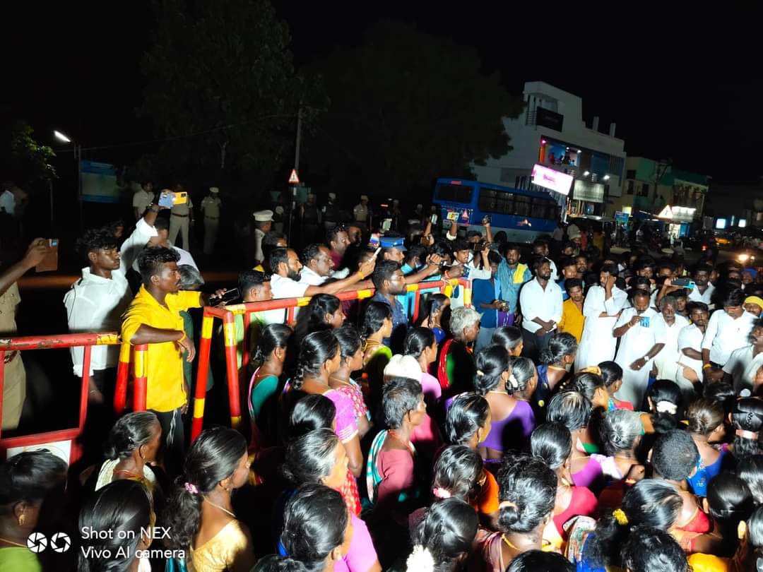 சிவகங்கையில் 
சாதி அடக்குமுறைக்கு
எதிராக 
சமநீதி போராளி அண்ணன்
#KKS அவர்கள் தலைமையில்
மாபெரும் கண்டன ஆர்ப்பாட்டம். 
#KKselvakumar 
#gurmanikks 
#vmsitwing 
#CMTamilnadu 
#tnpolicecrimebranch 
#bjptamilnadu 
#mkstailn 
#EPSTamilNadu 
#udathyanithistailn