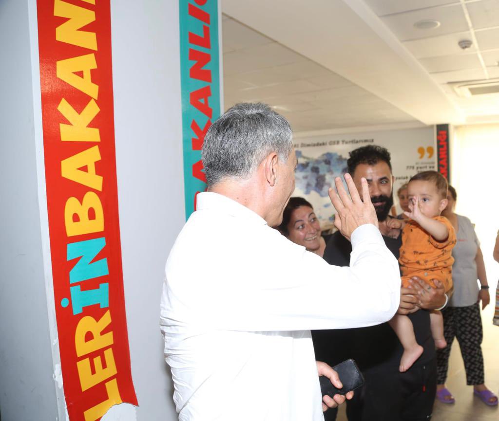 TunceliValiligi's tweet photo. Valimiz Sayın Mehmet Ali Özkan, Ehlibeyt Yurdumuzda misafir ettiğimiz depremzede vatandaşlarımızı ziyaret ederek bayramlarını tebrik etti.

#Tunceli https://t.co/PsYo4MIuB2