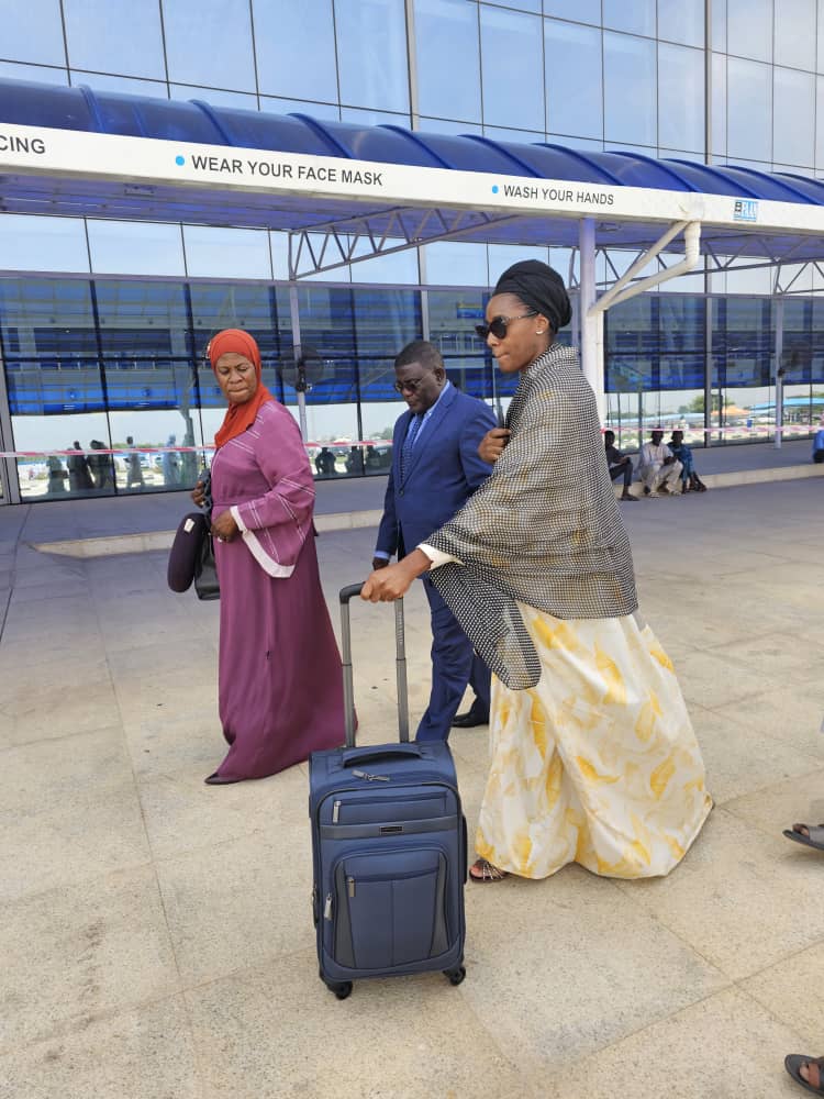 bbstvug's tweet photo. Omumyuka Asooka owa Katikkiro,    @TwahaKKaawaase , atuuse bulungi e Kano, mu Nigeria, gye yatumiddwa Ssaabasajja Kabaka, okukiikirira Obwakabaka ku bikujjuko bya "Kano Durbar" eby’okumala ennaku nnya okuva leero. Ono eyawerekeddwako Oweek. Mariam Nkalubo Mayanja,  n'abaweereza mu woofiisi ye,  ayaniriziddwa Omumbejja Nere Emiko, avunaanyizibwa ku by'Obuwangwa ku lwa Emir w'e Kano, n'abakungu ba Emir abalala. #BBSKATI #BBSGambuuze #BBSAgeesigika