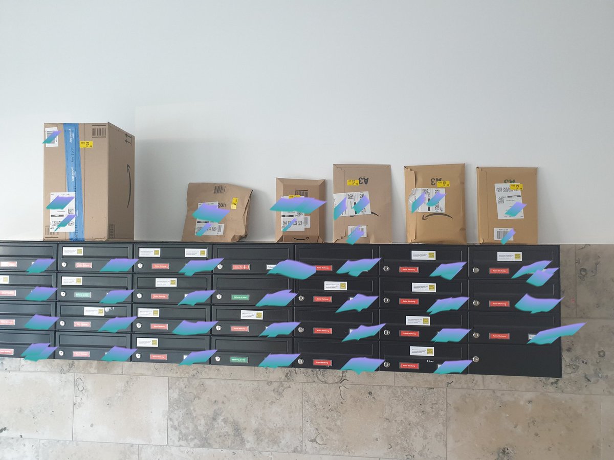 Dyesce's tweet photo. Reupload mit besserem Datenschutz. @AmazonHelp @amazonDE 
Nicht cool.
Die betroffenen Nachbarn kriegen das Bild, falls was weg kommt.
Gar nicht klingeln ist zu wenig. https://t.co/teTXhGXg5w